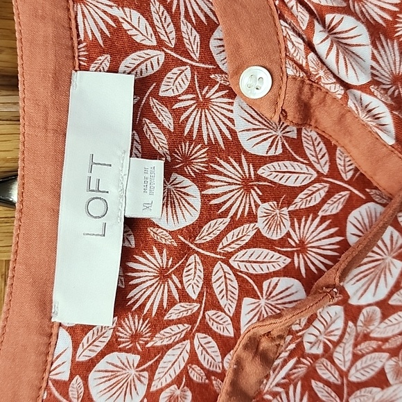 EUC Loft Sleeveless Tee - Picture 2 of 4